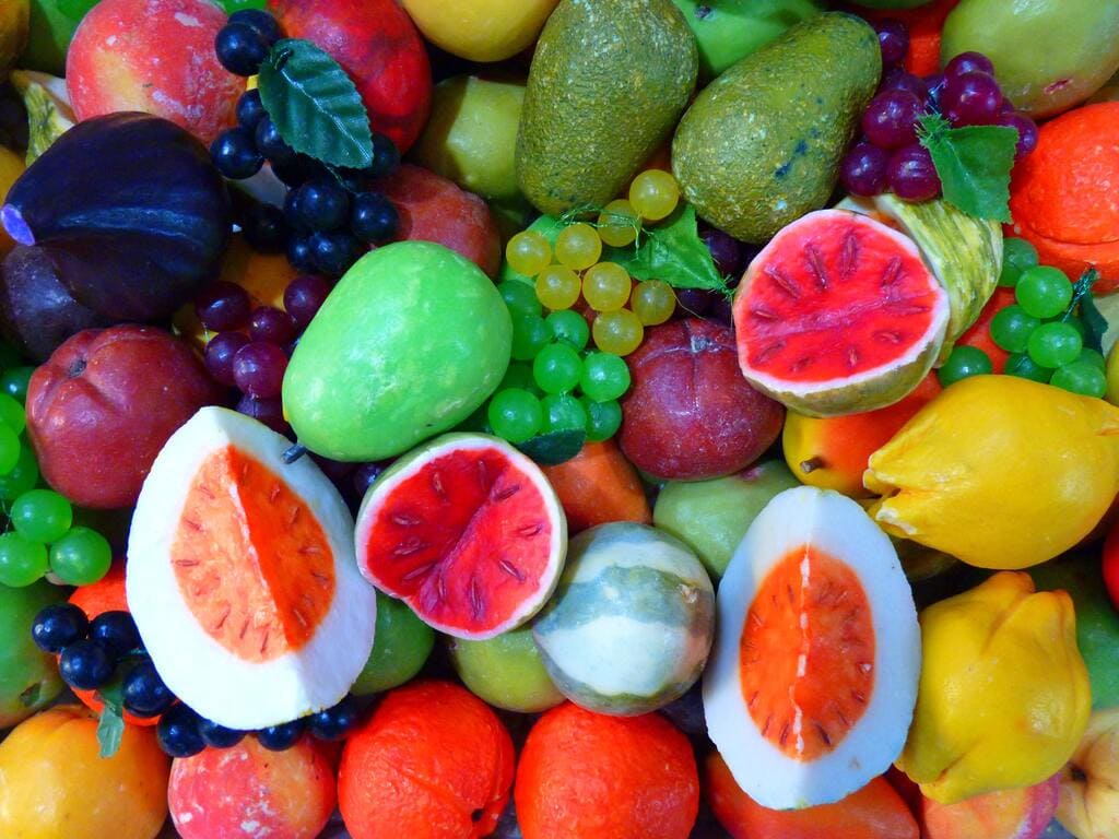 Imagem com diversas frutas chinesas